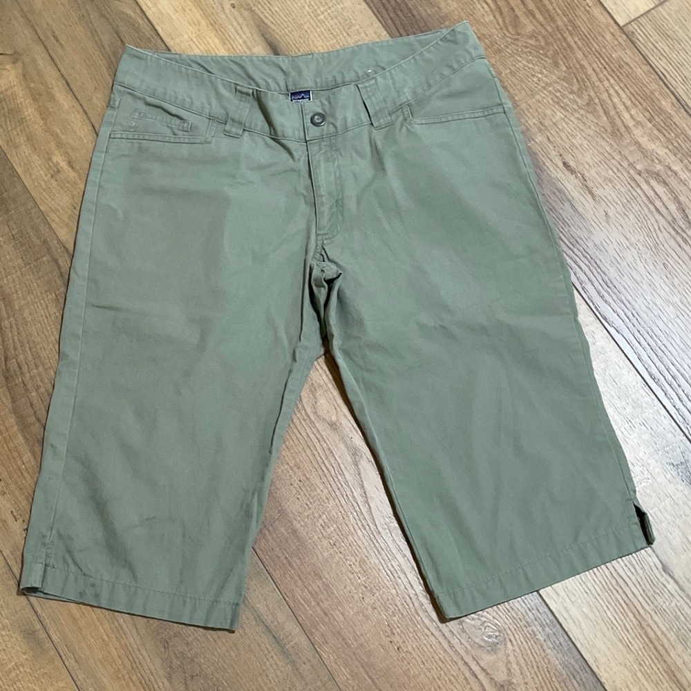 Patagonia Gorpcore Capri Pants Womens 10 Sage Green Hiking Outdoorsy Earthcore